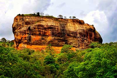 Sri Lanka day tour Polonnaruwa  | chauffeuremillankatours.com