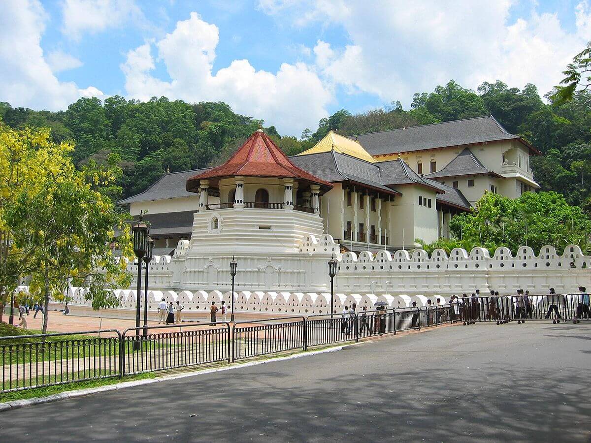 Kandy Tooth Relic